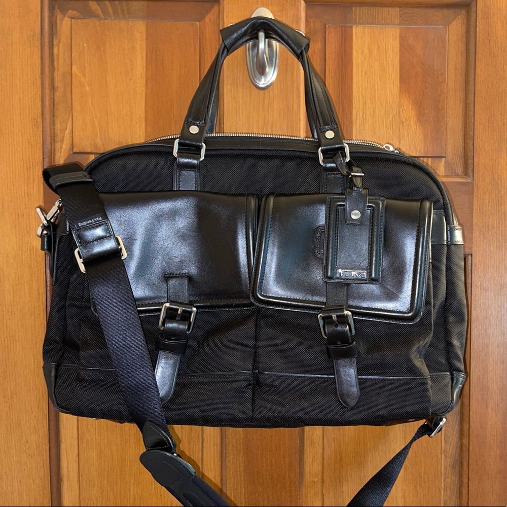 EUC Tumi Bedford T-Pass Carlton Briefcase - Black